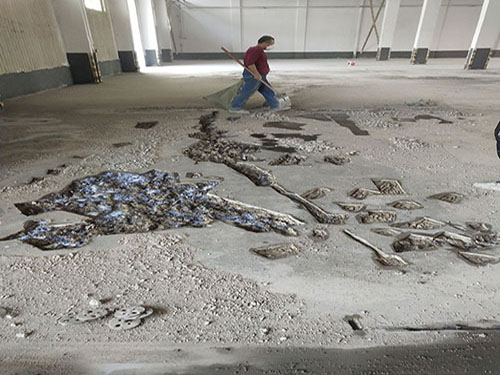 河北石家莊物流倉儲舊地面坑洞修補中！坑洞太多，點開會有不適！