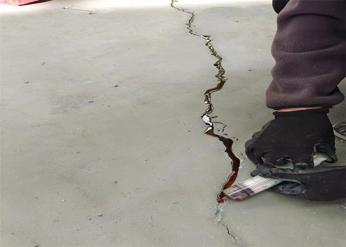 地面裂縫修補.jpg 地面裂縫修補.jpg